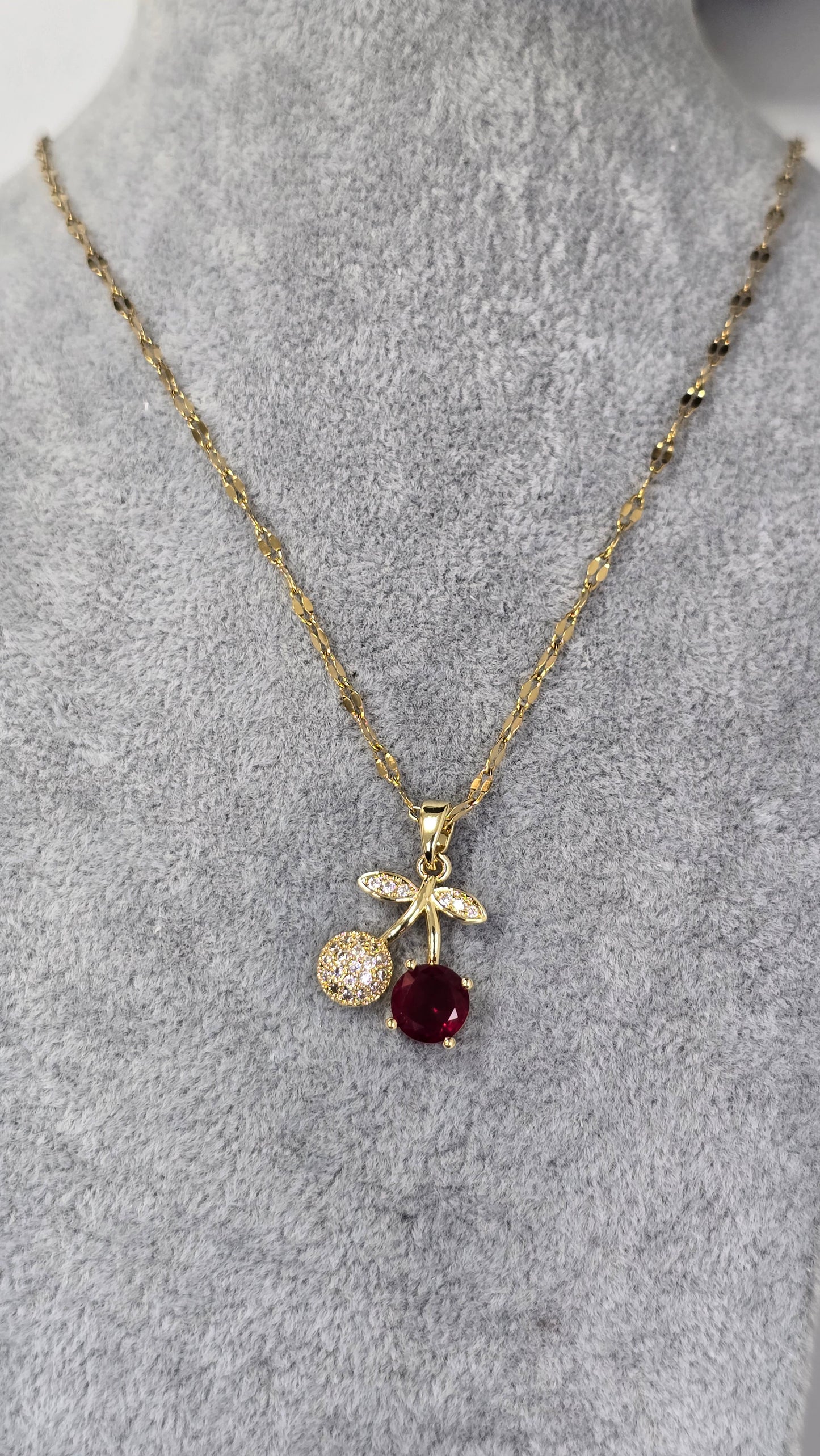 Kirsch Kette mit rotem Stein